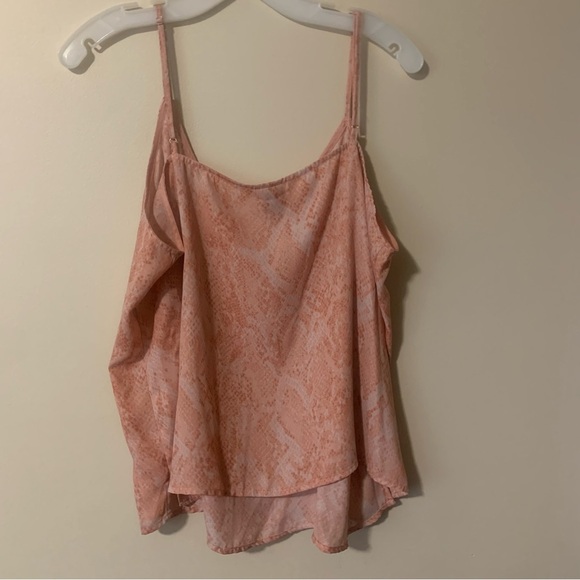 Pink snake detail adjustable‎ blouse size 2X - Picture 2 of 4